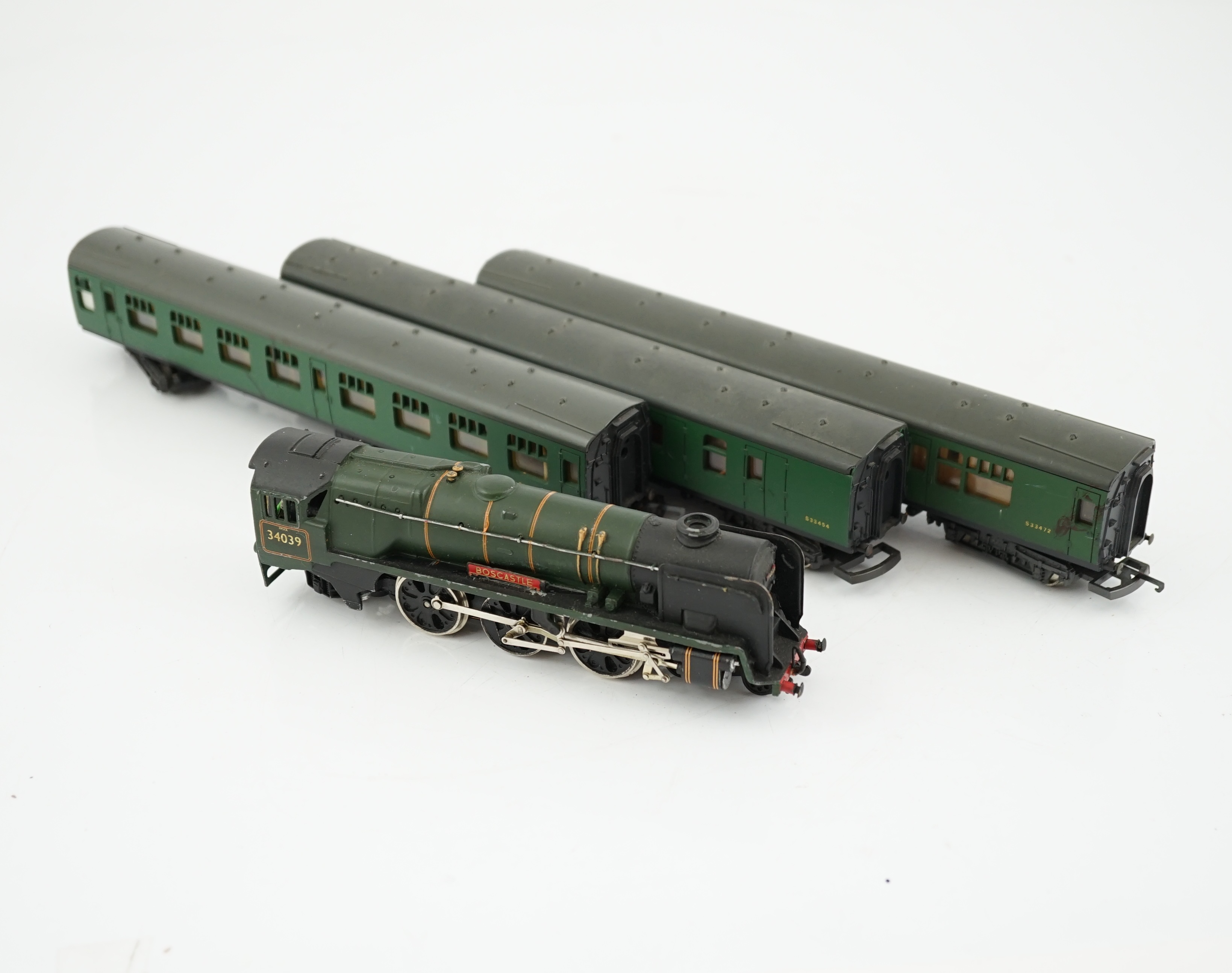 Sixteen 00 gauge model railway items by Hornby, Lima, etc. including a BR West Country Class 4-6-2, Boscastle, together with fifteen bogie coaches in Southern and Great Western livery